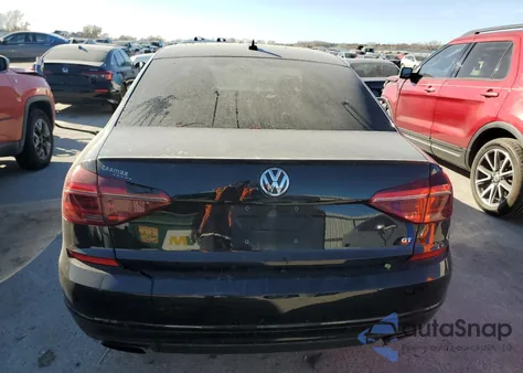2018 Volkswagen Passat Gt z USA, uszkodzony, nr VIN 1VWJM7A38JC051981